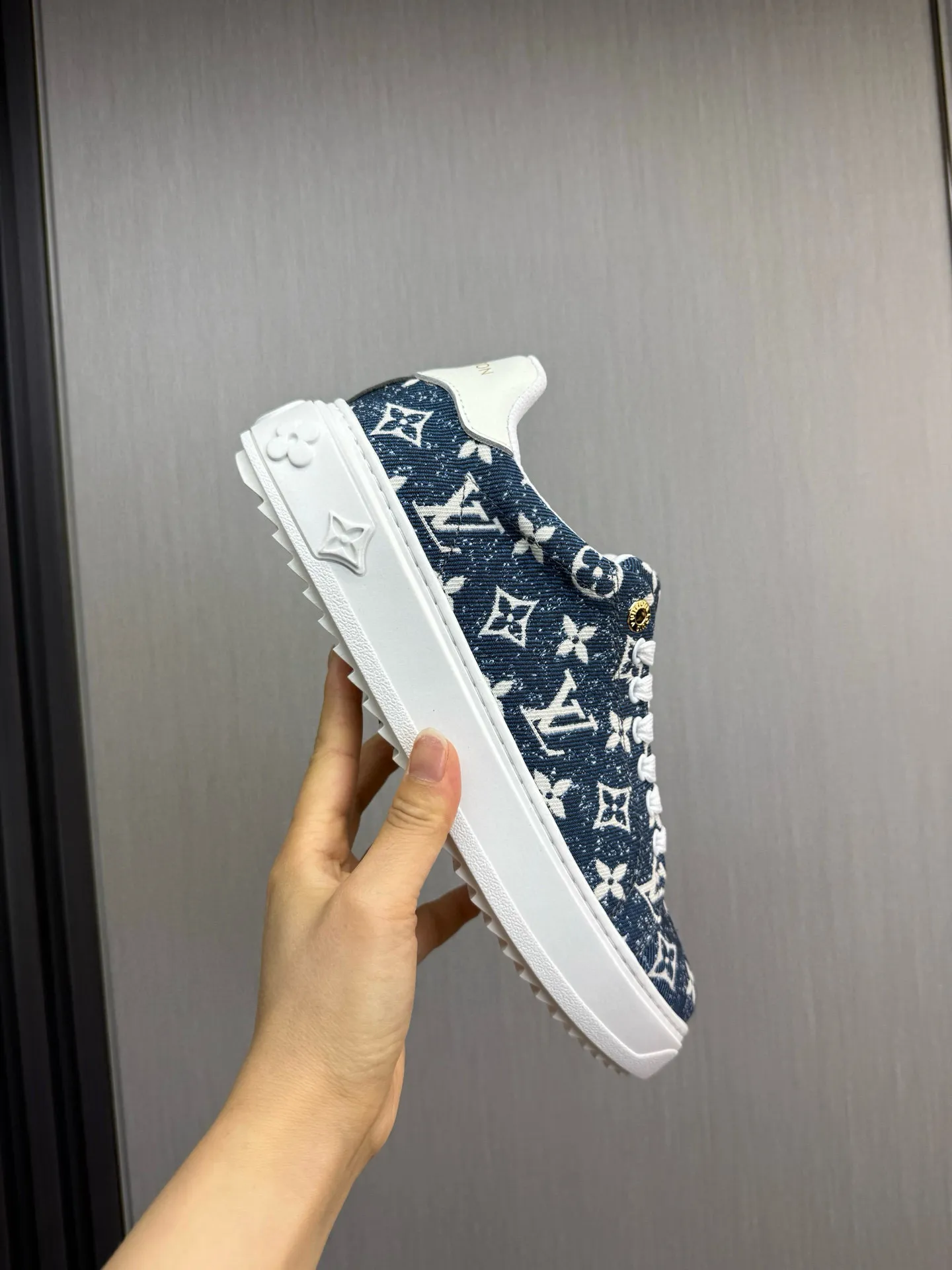Factory price: 520💰LOUIS VUITTON [Louis VUITTON] The new trendy Lv is on the market🎁, casual and fashionable men's shoes👟The upper is made of imported original fabric + cowhide mesh lining, the original wear-resistant rubber outsole, the version is simple and elegant, exclusive for trendy men. Code number: 38-44, customized 45, 46